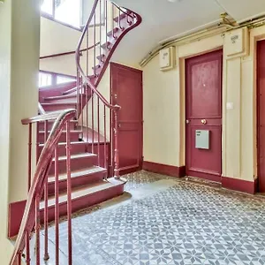 studio-sur-les-toits-parisiens.fr-paris.fr/